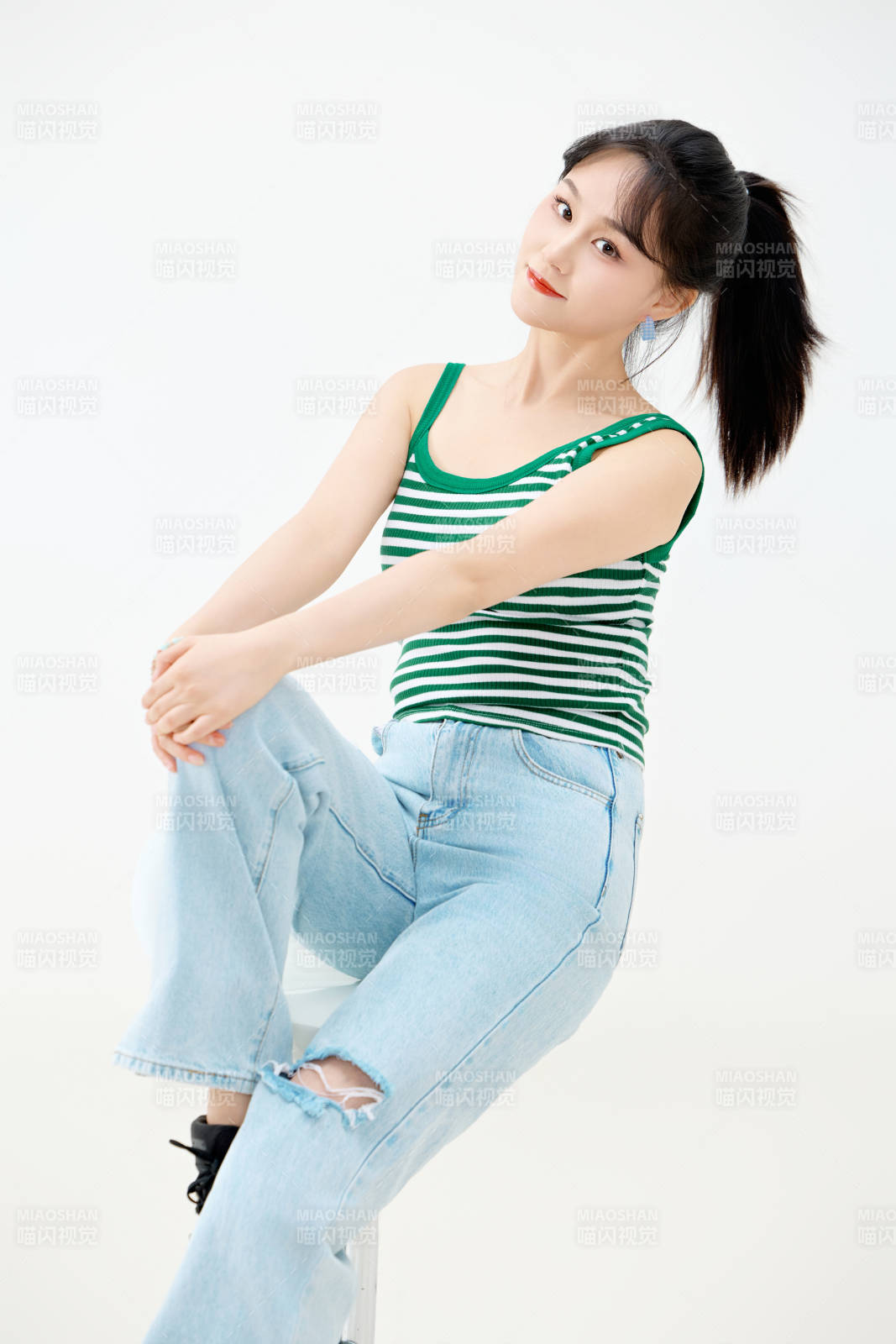 影棚拍攝穿著青春靚麗的亞洲女性夏季形象