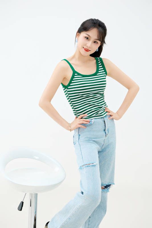 影棚拍攝穿著青春靚麗的亞洲女性夏季形象