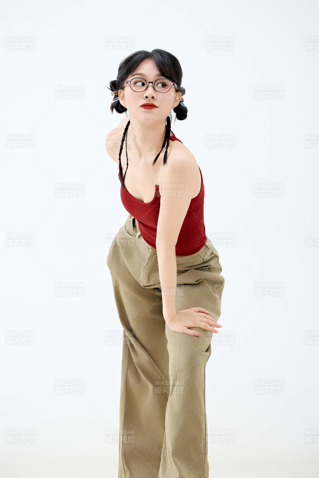 影棚拍攝穿著青春靚麗的亞洲女性夏季形象