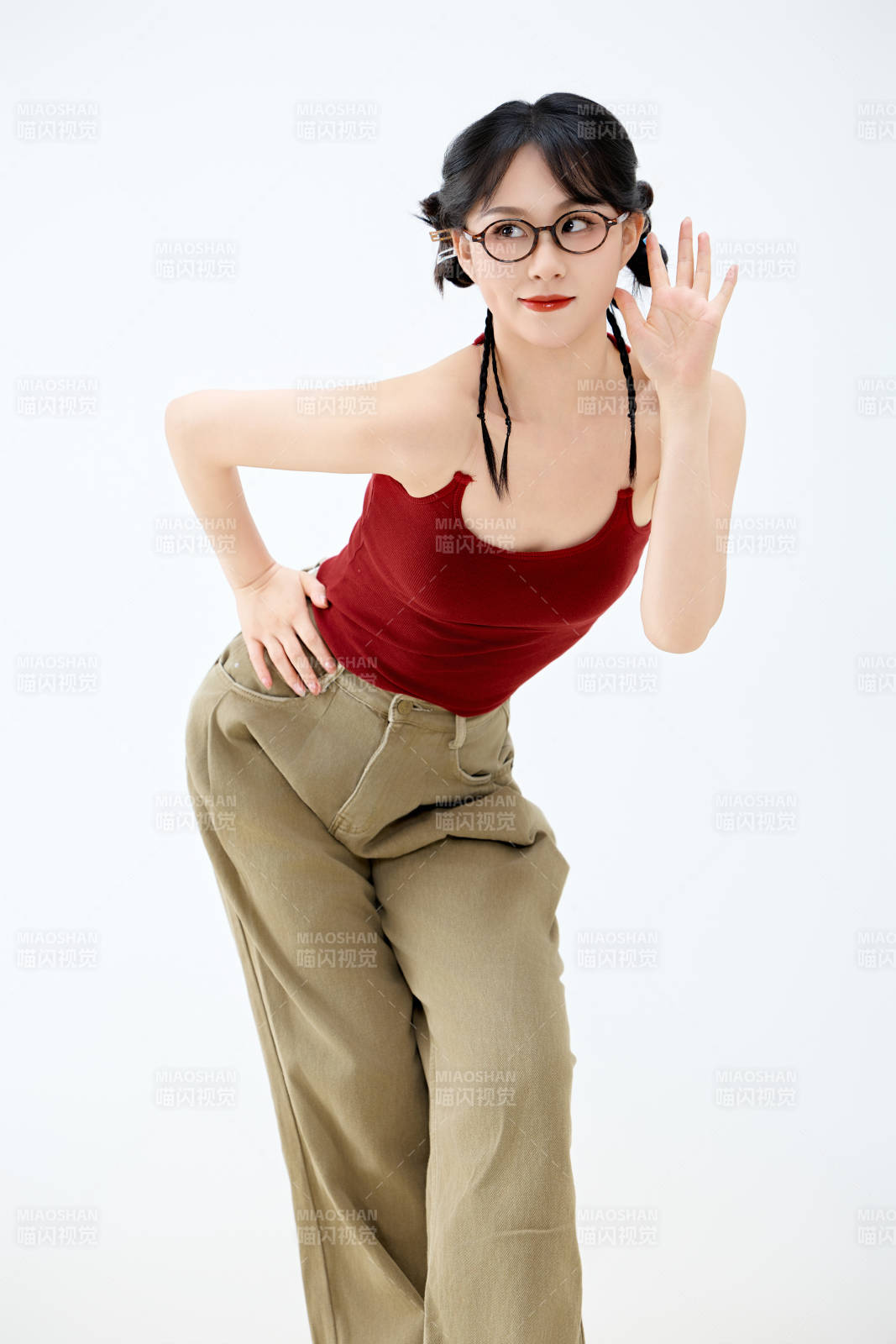 影棚拍摄穿着青春靓丽的亚洲女性夏季形象