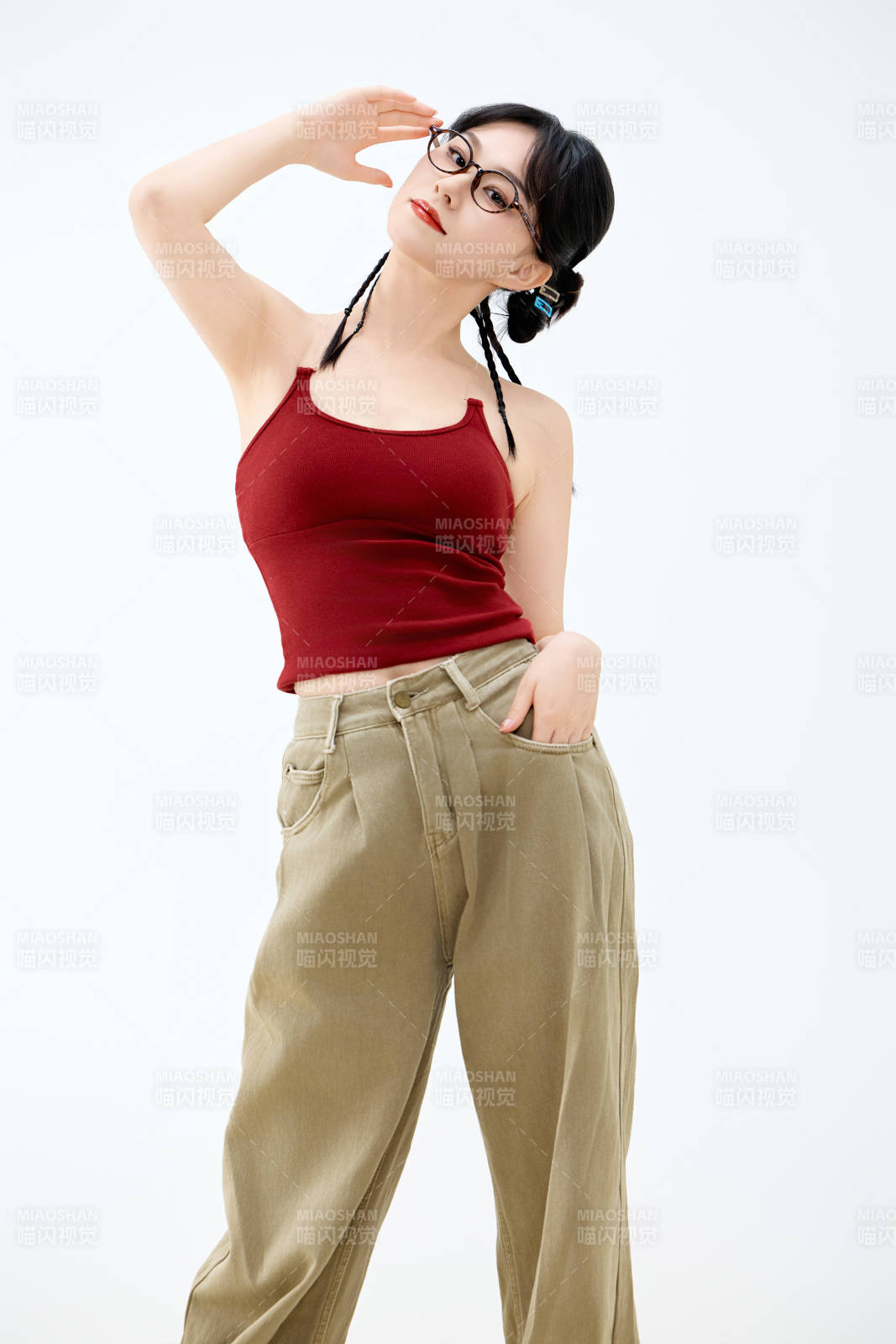 影棚拍攝穿著青春靚麗的亞洲女性夏季形象