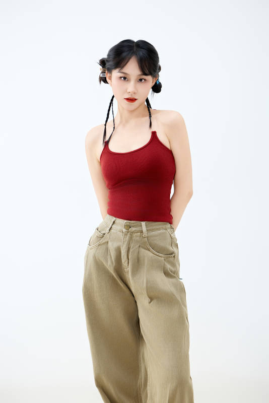 影棚拍摄穿着青春靓丽的亚洲女性夏季形象