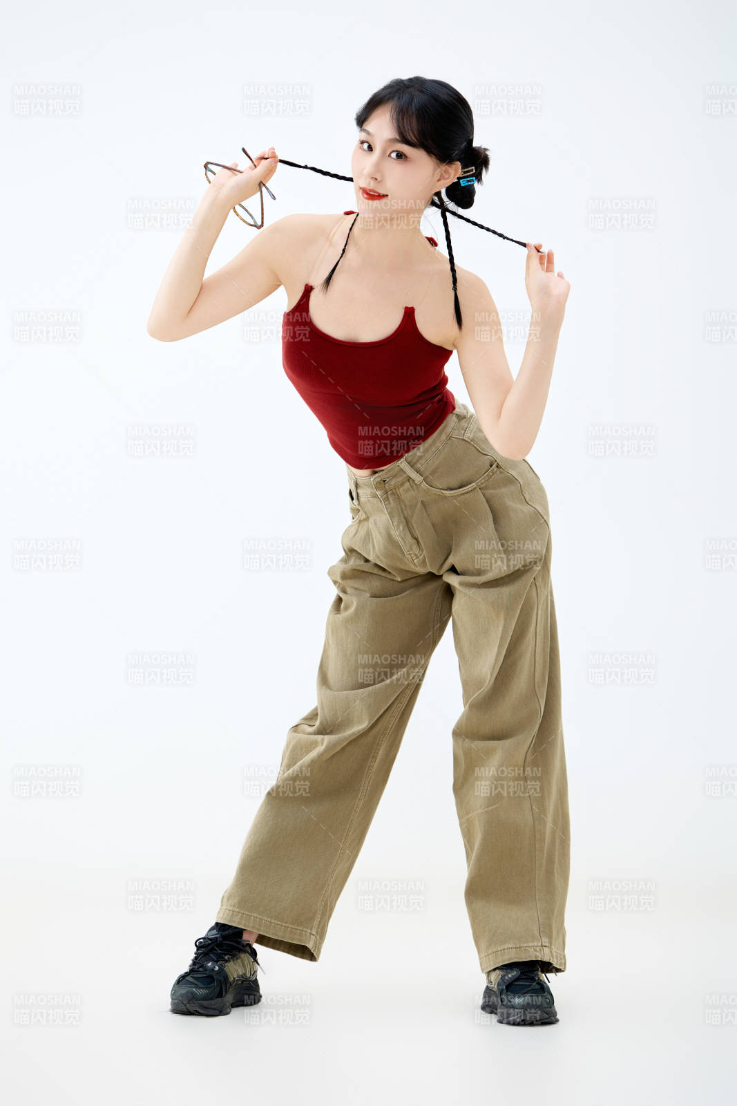 影棚拍攝穿著青春靚麗的亞洲女性夏季形象