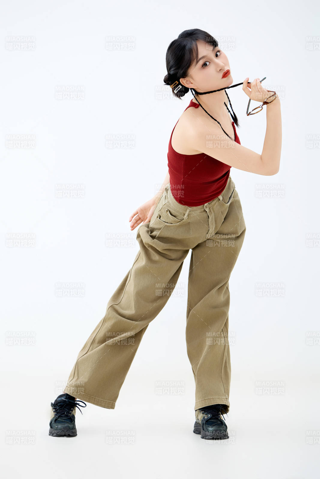 影棚拍攝穿著青春靚麗的亞洲女性夏季形象