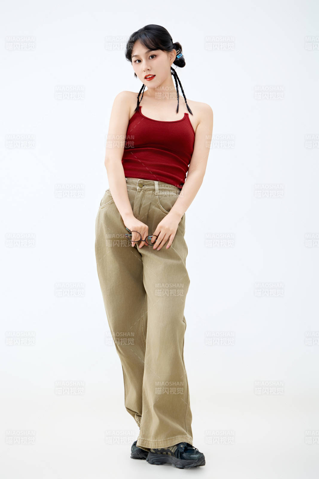 影棚拍攝穿著青春靚麗的亞洲女性夏季形象