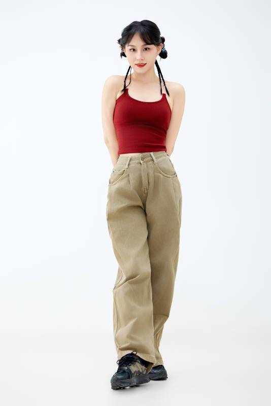 影棚拍摄穿着青春靓丽的亚洲女性夏季形象