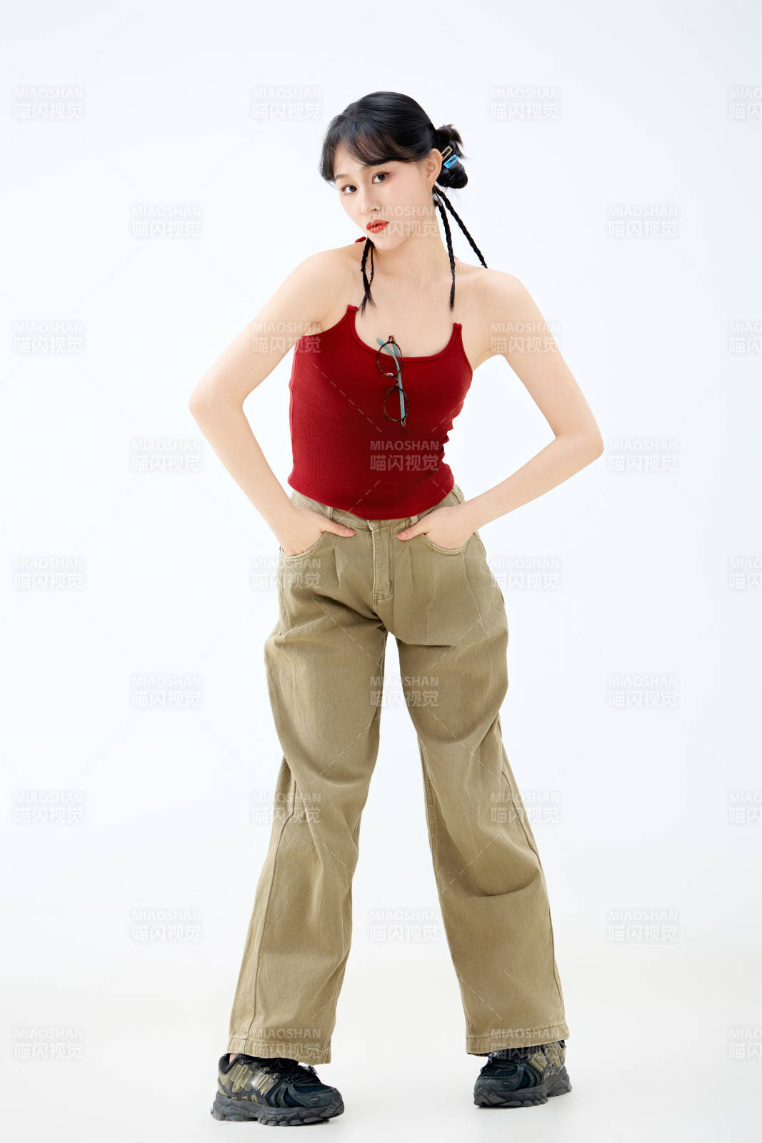 影棚拍攝穿著青春靚麗的亞洲女性夏季形象