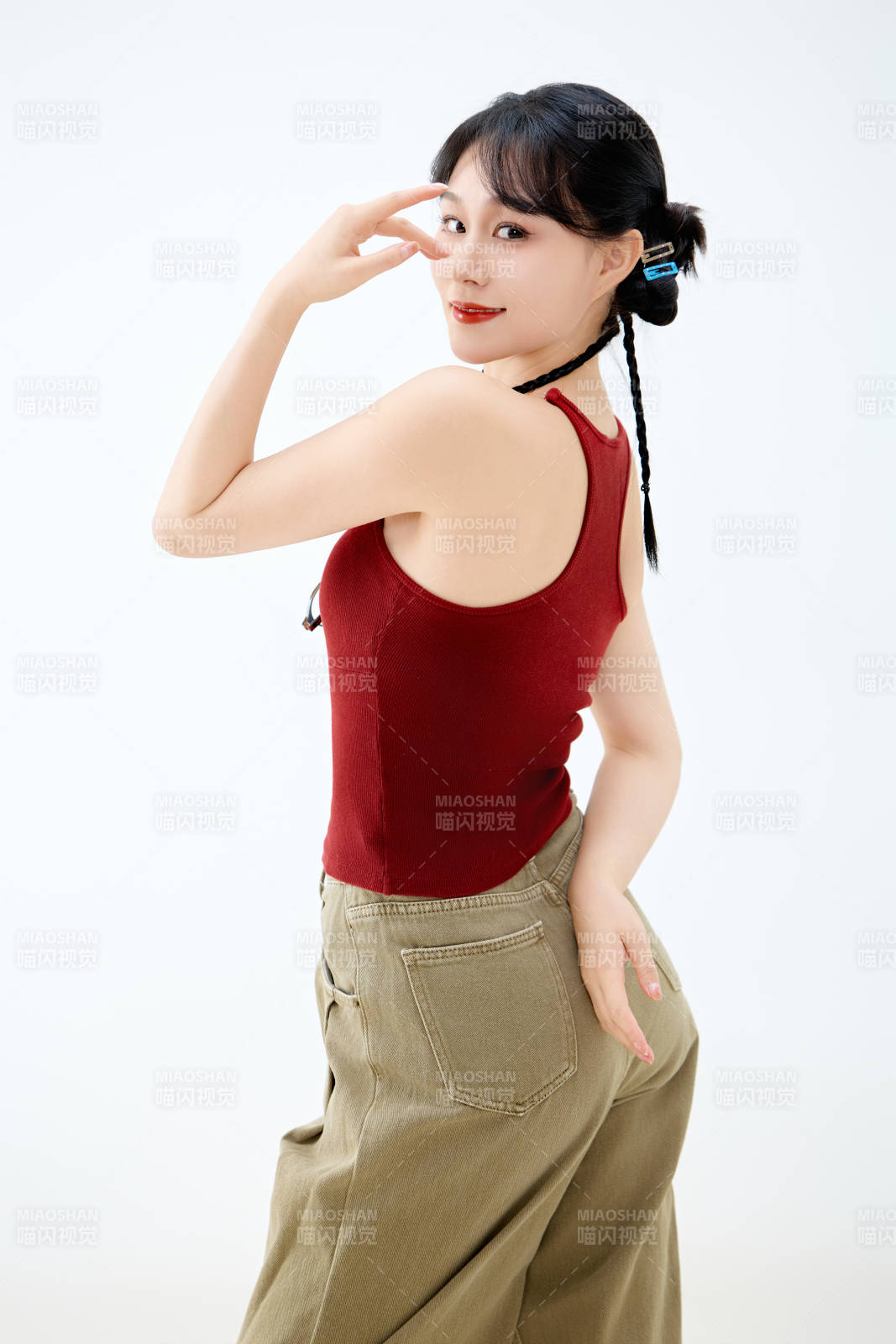 影棚拍摄穿着青春靓丽的亚洲女性夏季形象