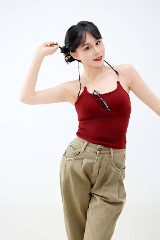 影棚拍摄穿着青春靓丽的亚洲女性夏季形象