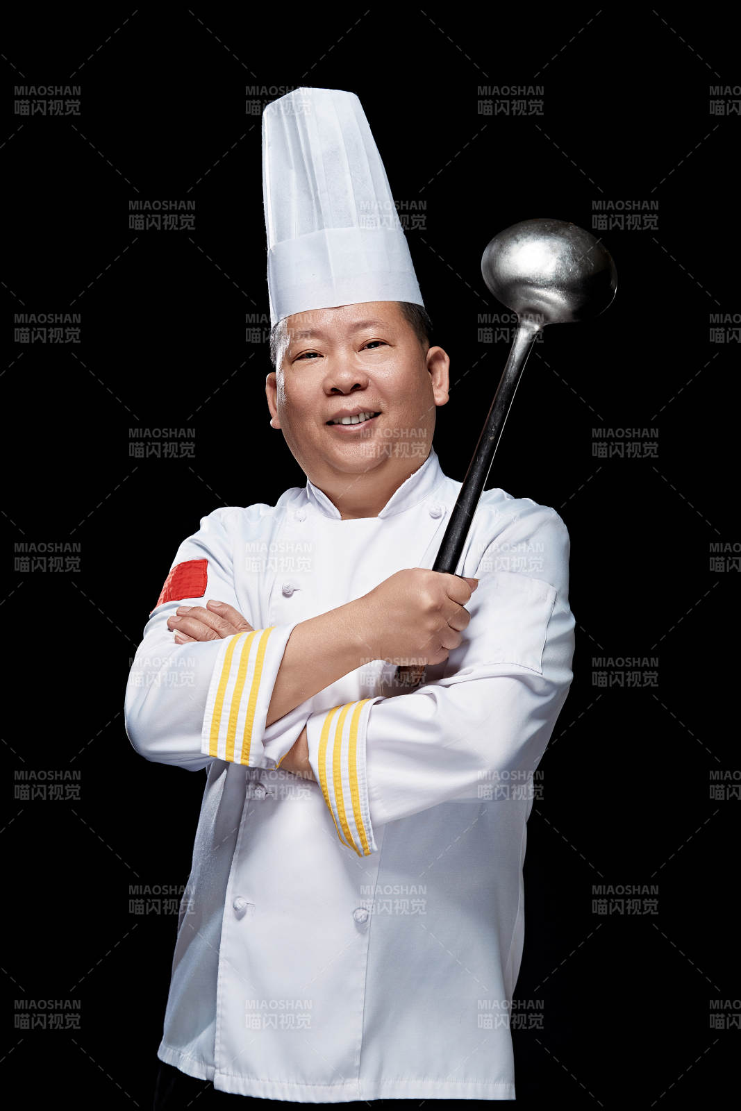 手拿大勺的酒店厨师长人物形象展示