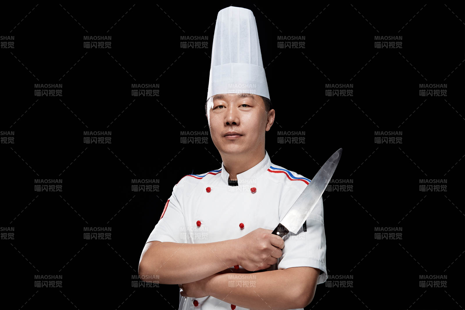 手拿厨师刀的酒店厨师人物形象展示