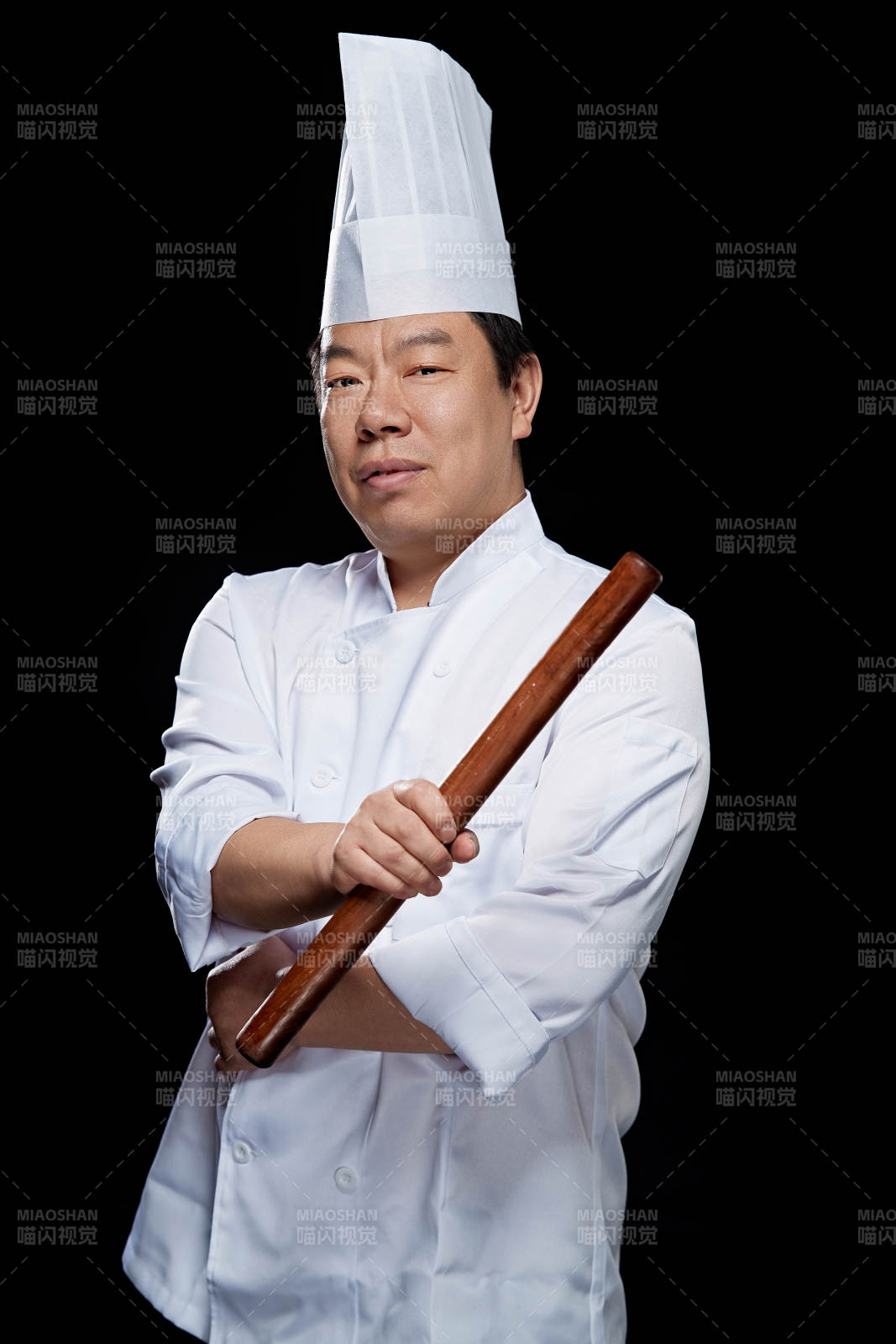 手拿擀面杖的面点厨师人物形象展示