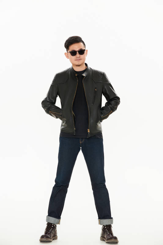 白色背景下的雅痞青年形象