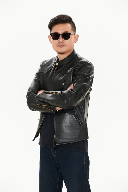 白色背景下的雅痞青年形象