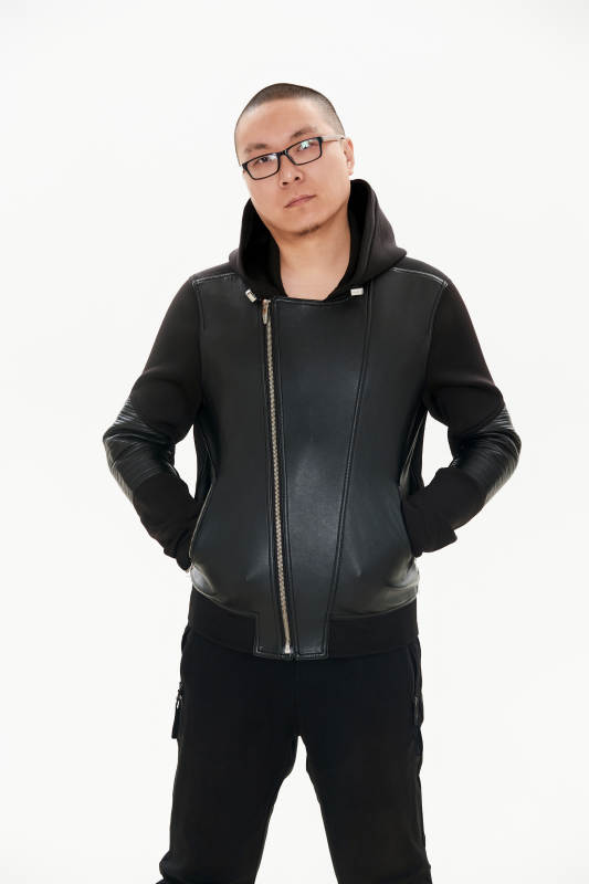 白色背景下的雅痞青年形象