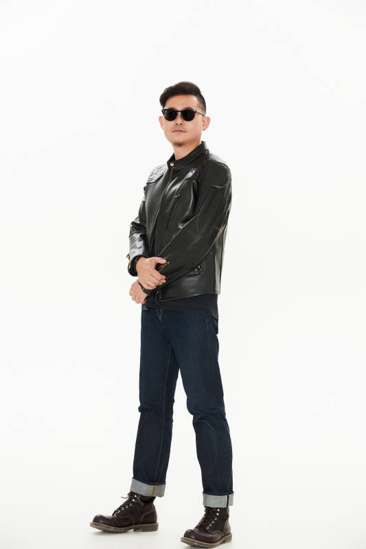 白色背景下的雅痞青年形象