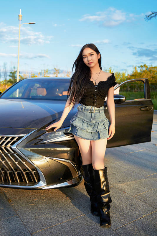 亚洲美女自驾出游的欢乐旅途