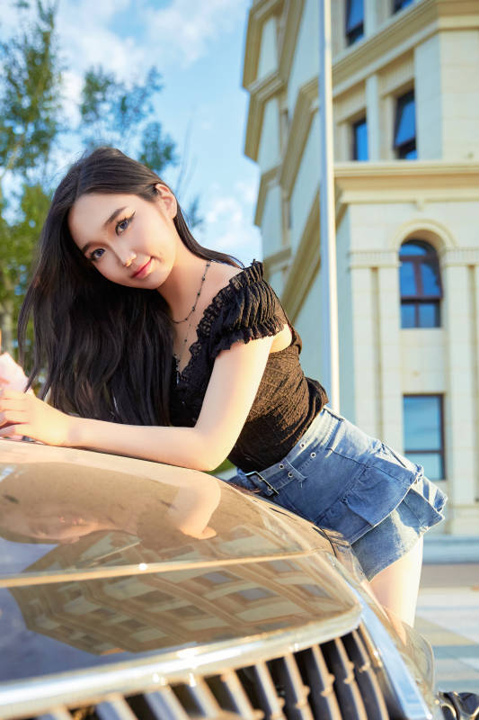 亚洲美女自驾出游的欢乐旅途