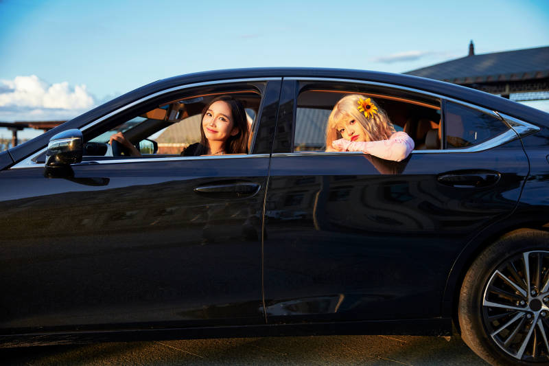 亚洲美女自驾出游的欢乐旅途