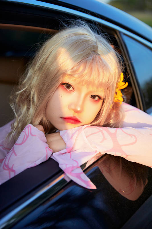 亚洲美女自驾出游的欢乐旅途