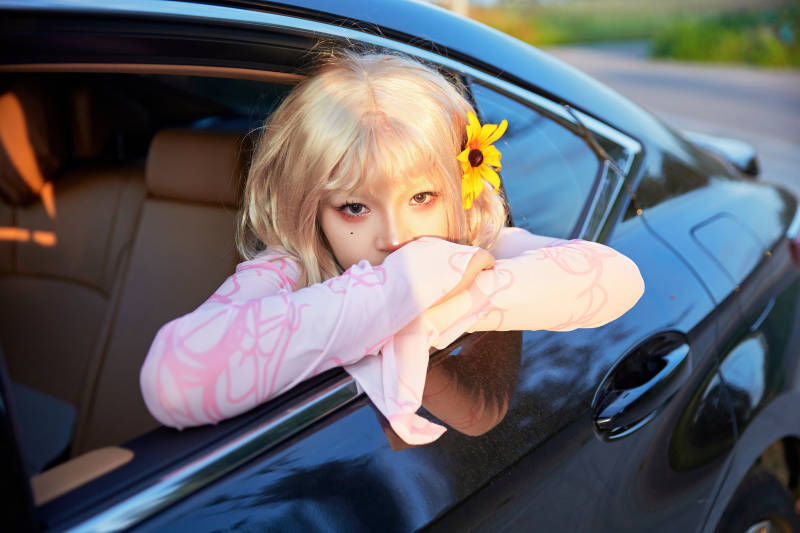 亚洲美女自驾出游的欢乐旅途