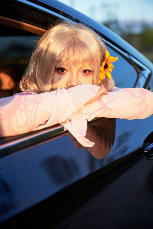 亚洲美女自驾出游的欢乐旅途