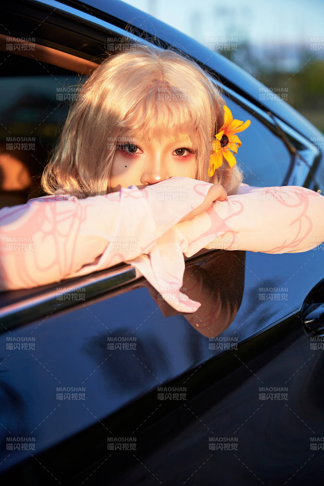 亚洲美女自驾出游的欢乐旅途