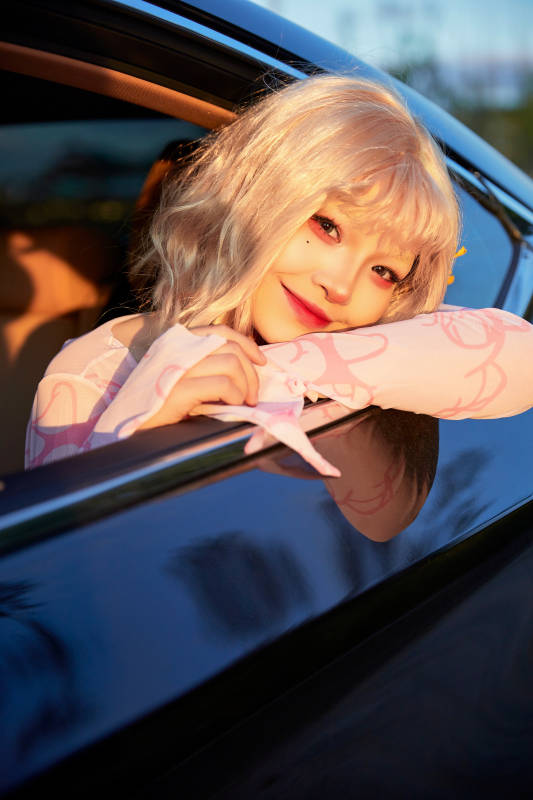 亚洲美女自驾出游的欢乐旅途