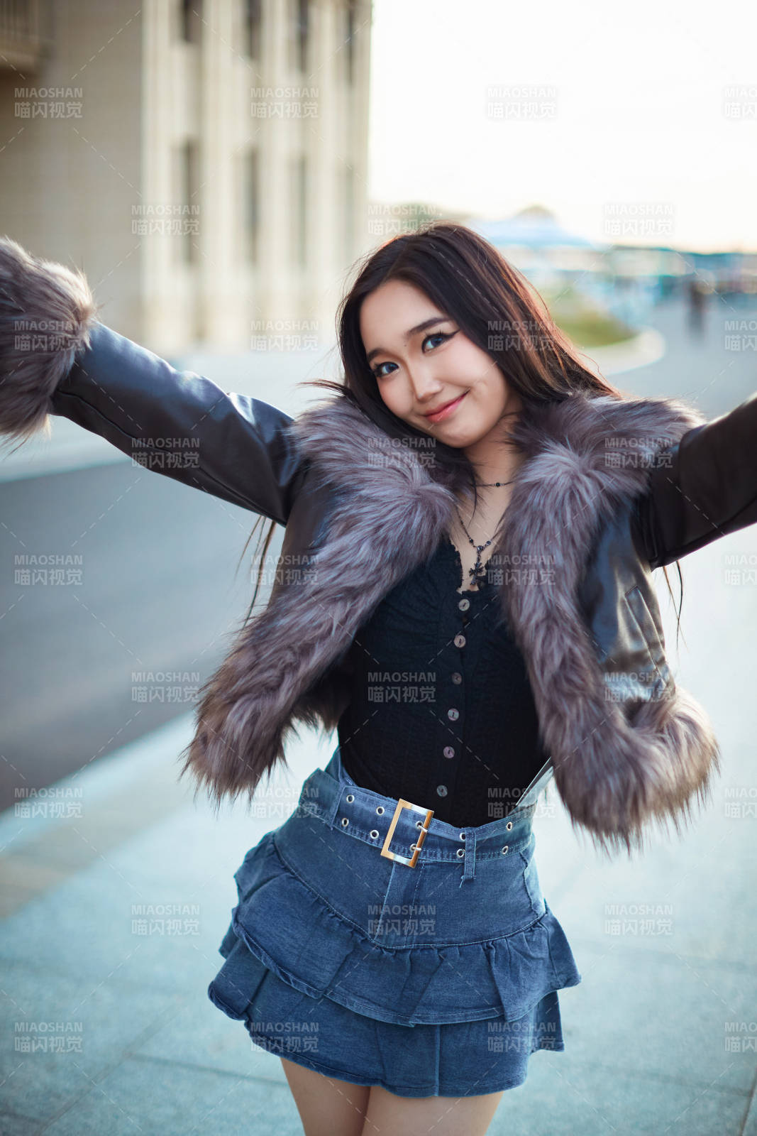 草原那达慕大会上的蒙古弓箭手