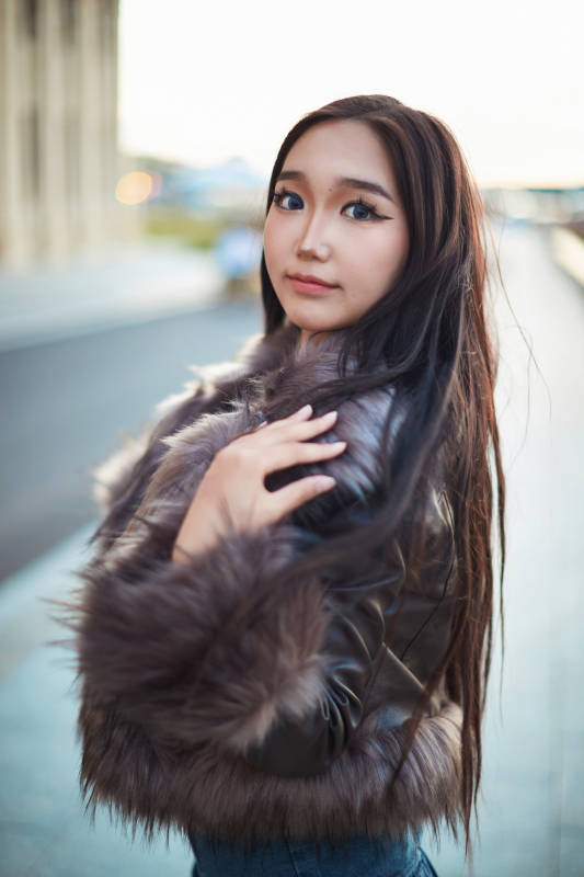 那达慕大会上表演的蒙古族传统舞蹈