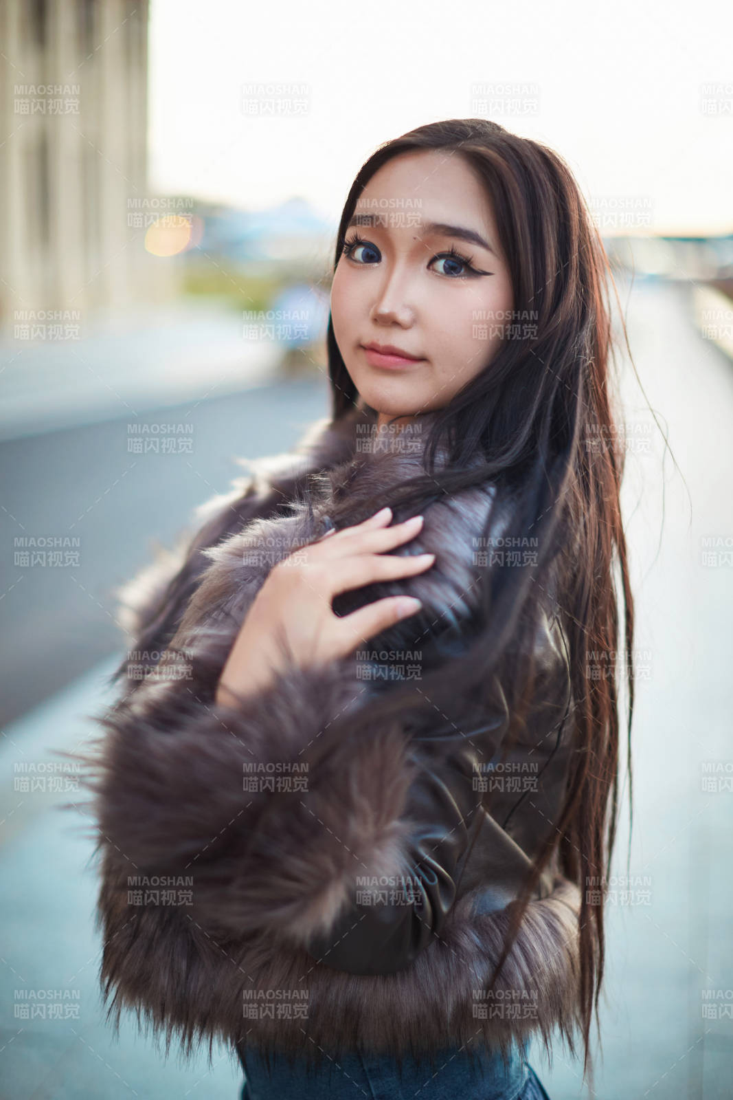 那达慕大会上表演的蒙古族传统舞蹈