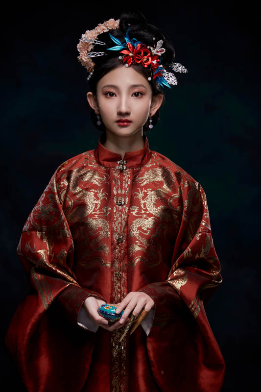 身穿明朝古装汉服的东方少女