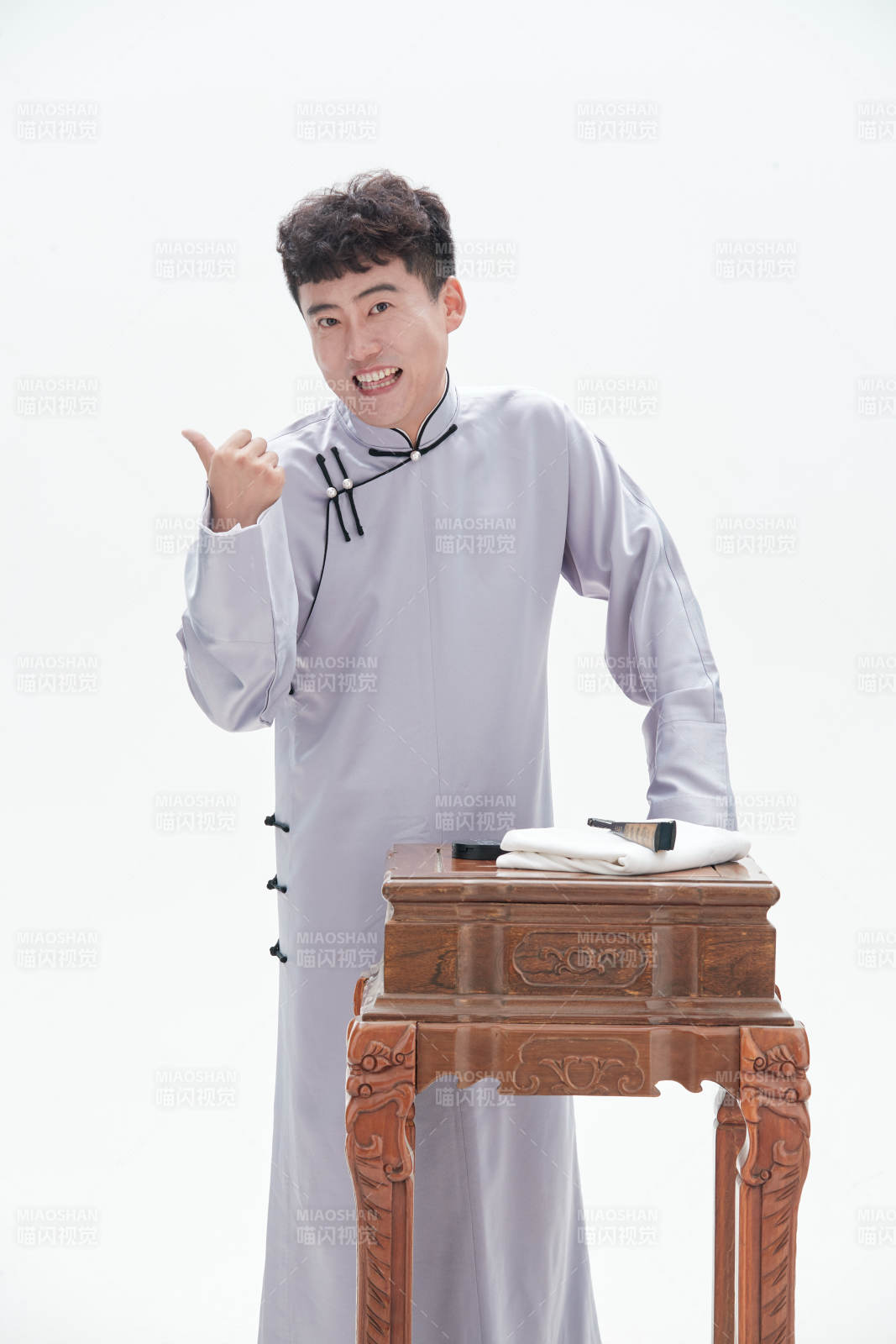 中国传统曲艺单口相声表演艺术形象