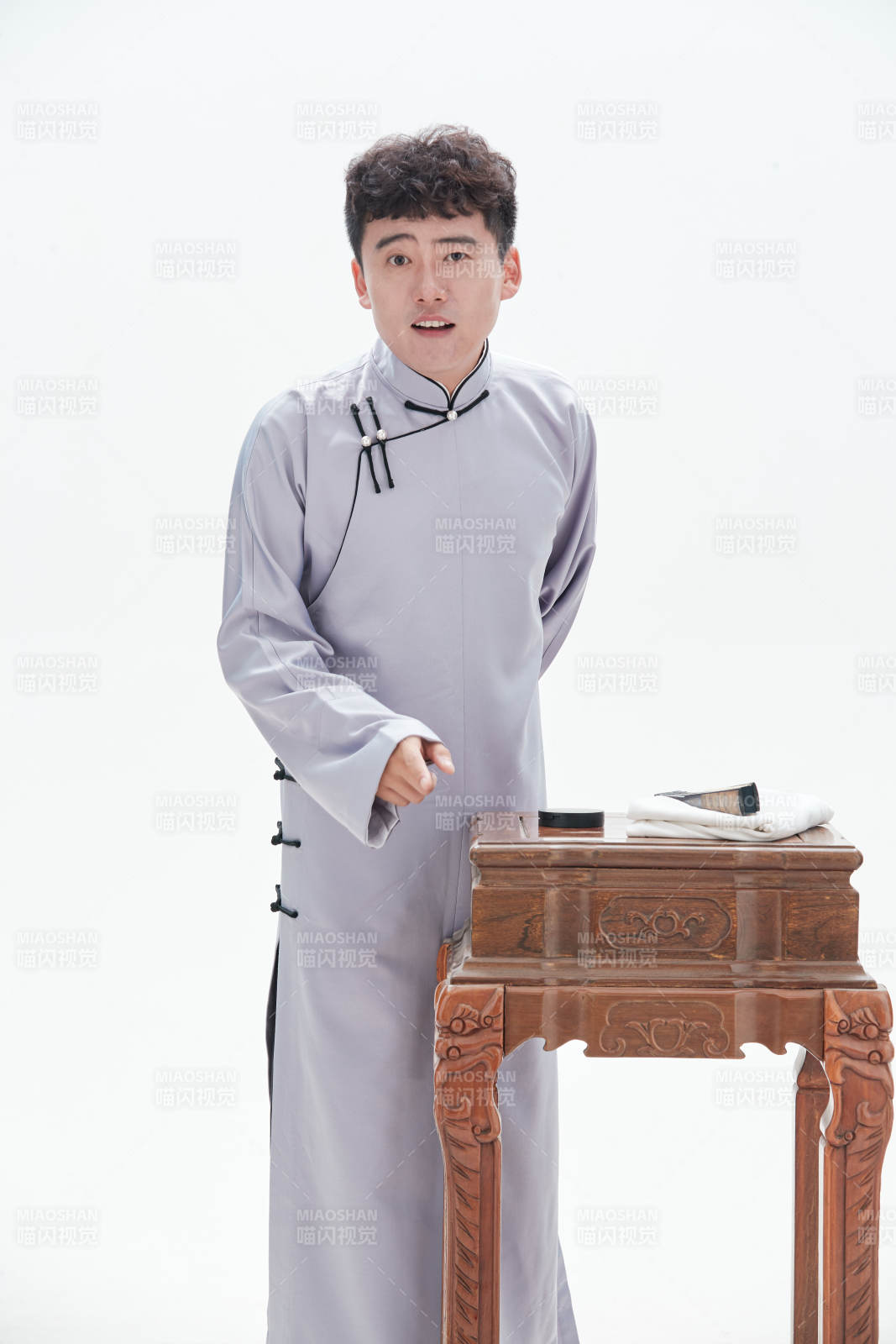 中國傳統曲藝單口相聲表演藝術形象-攝影圖