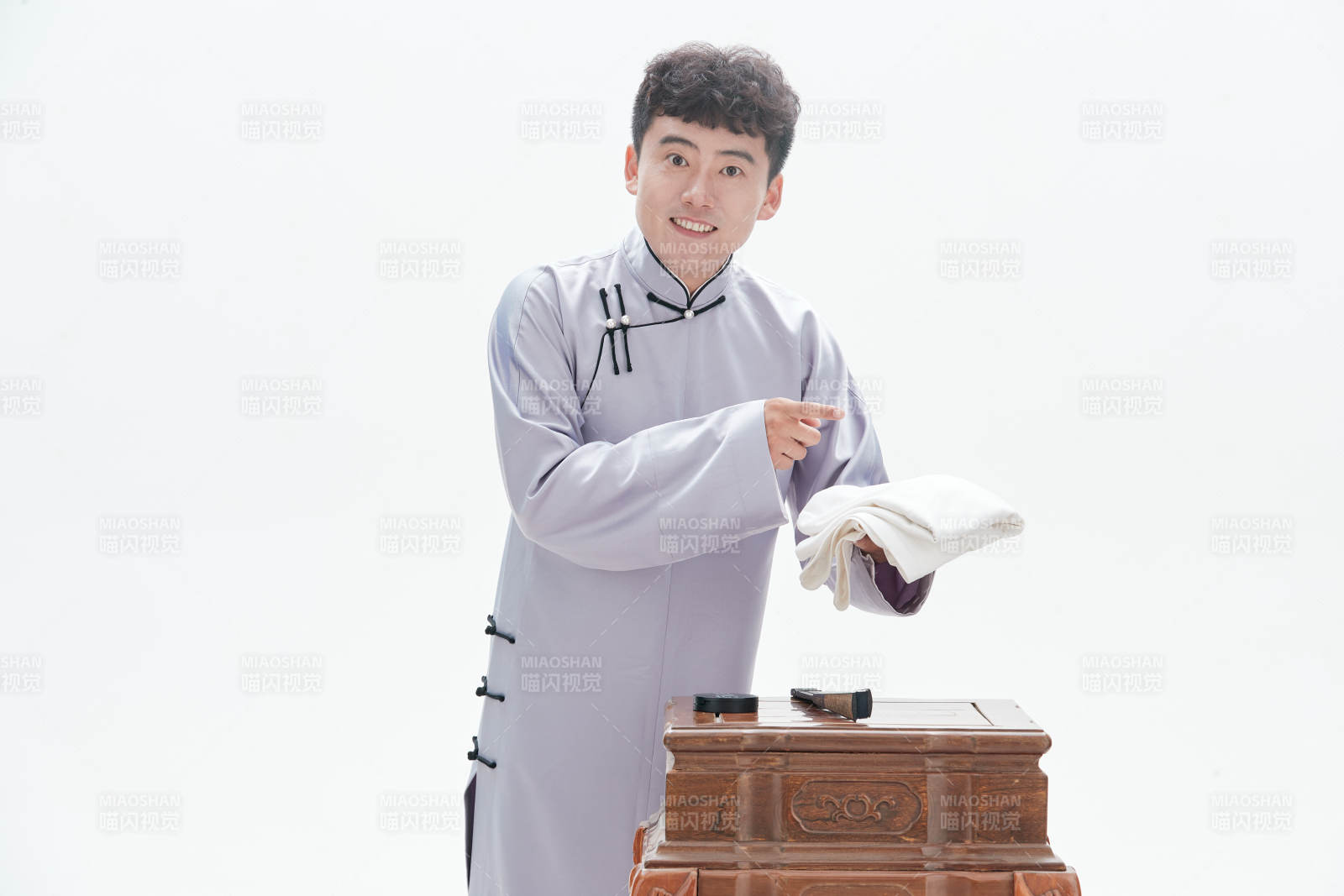 中国传统曲艺单口相声表演艺术形象