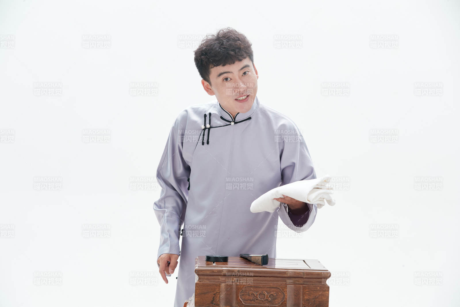 中国传统曲艺单口相声表演艺术形象