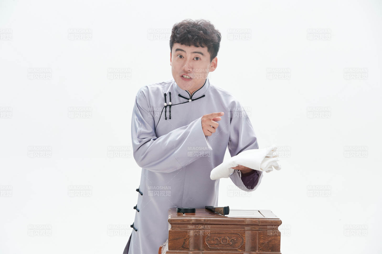 中国传统曲艺单口相声表演艺术形象