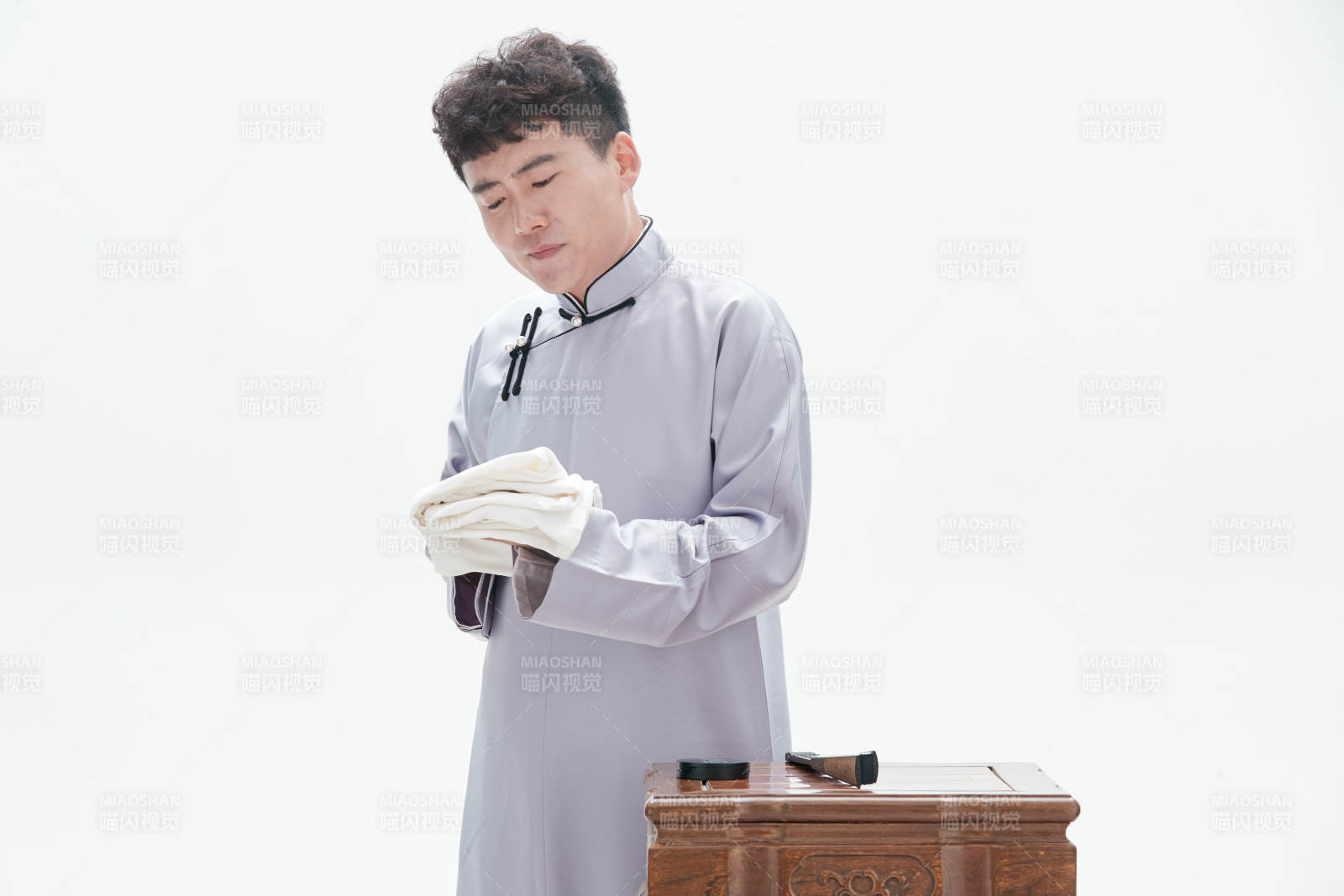 中国传统曲艺单口相声表演艺术形象