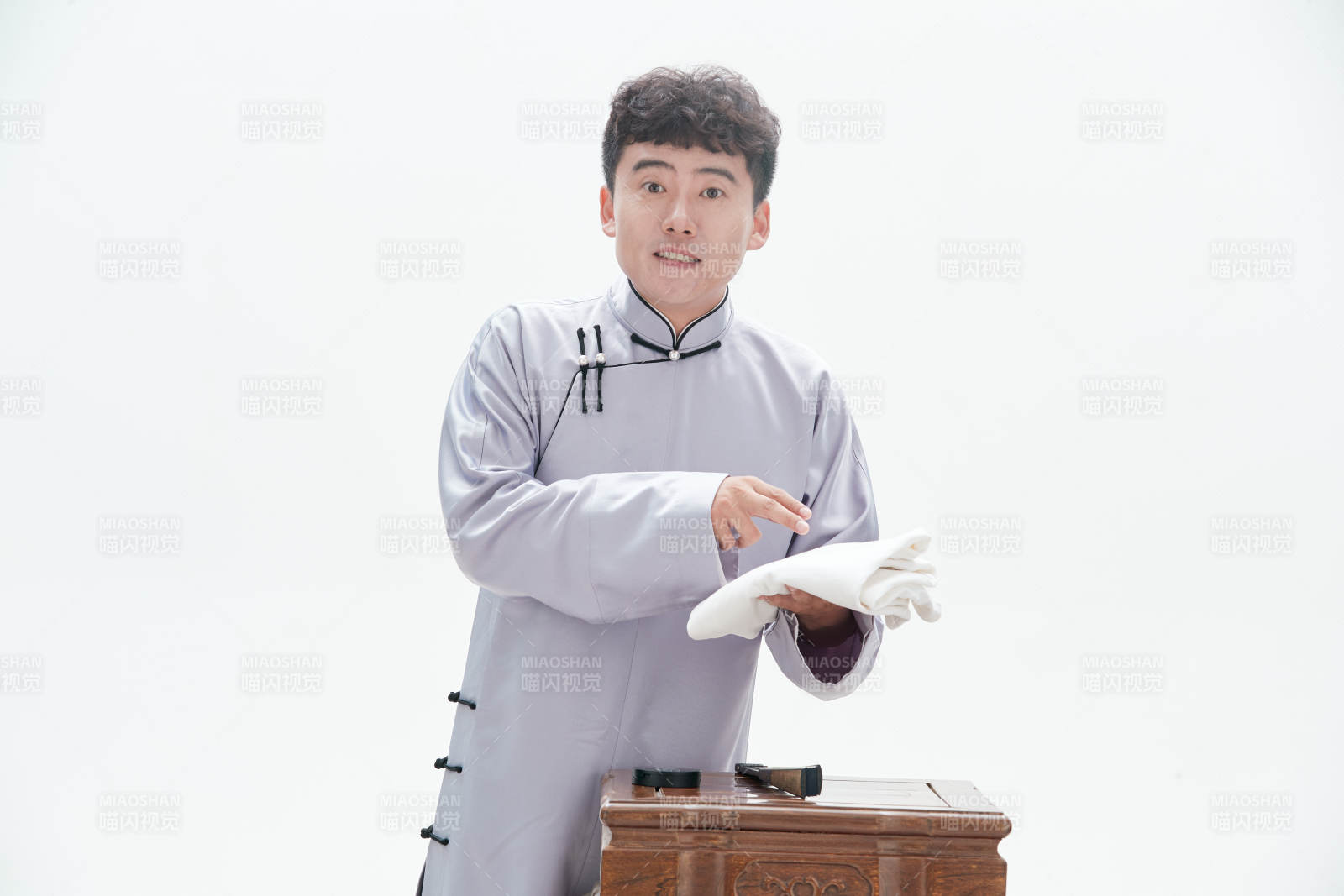 中国传统曲艺单口相声表演艺术形象