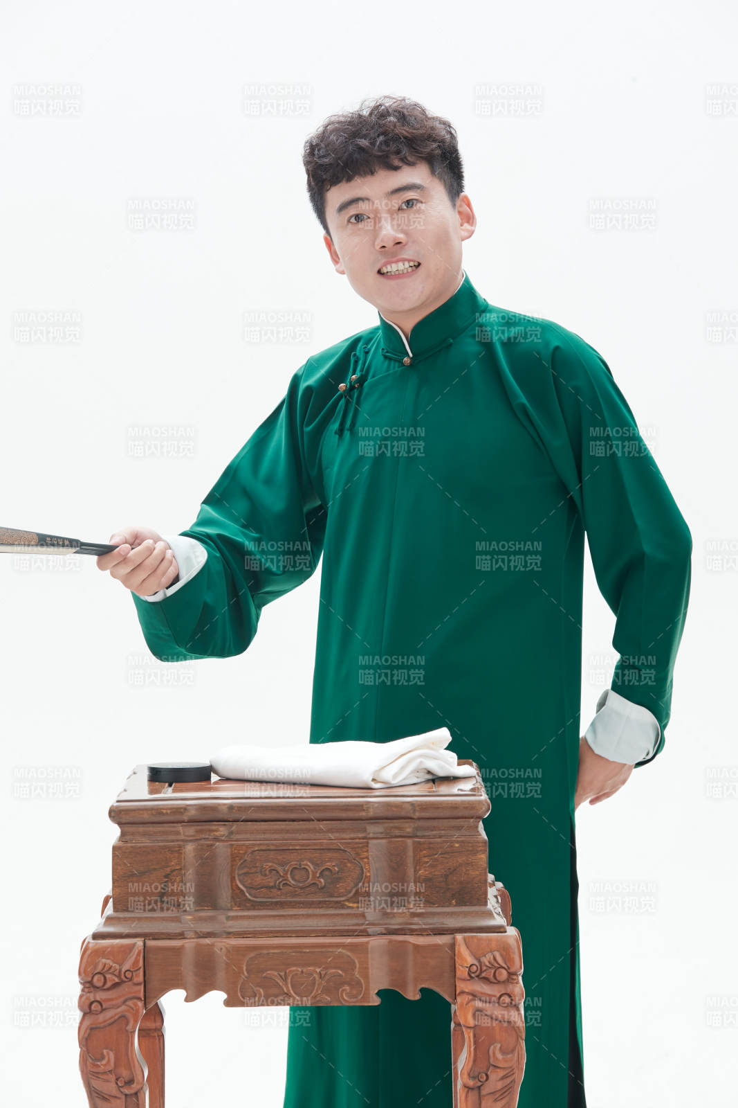 中國(guó)傳統(tǒng)曲藝相說(shuō)書(shū)人演藝術(shù)形象