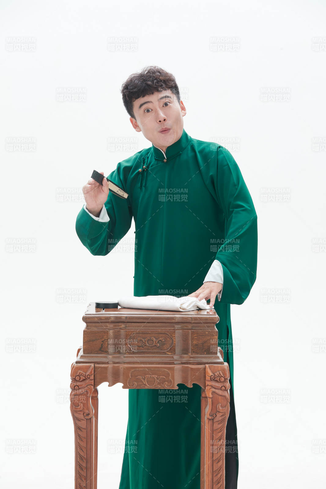 中国传统曲艺相说书人演艺术形象