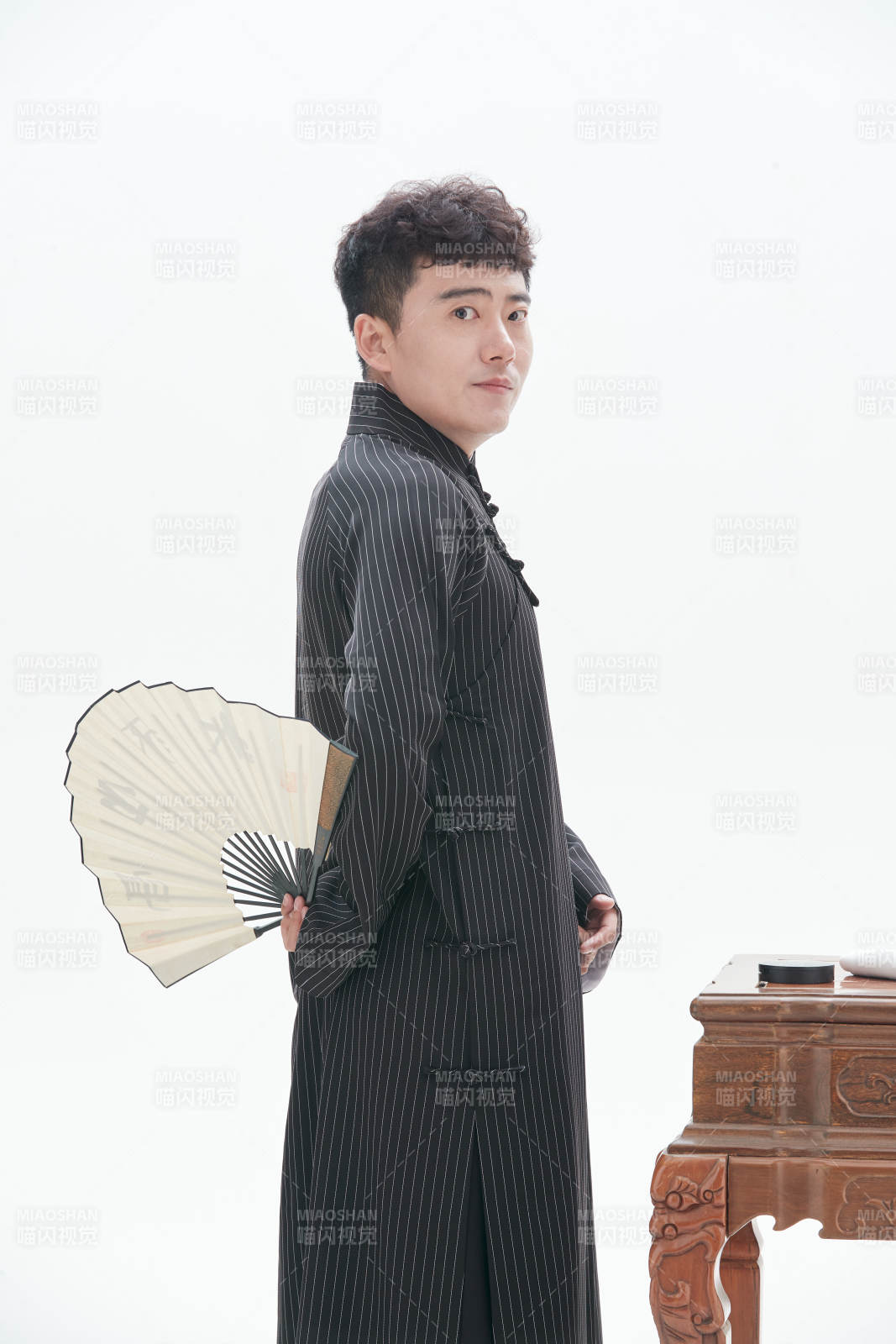 中国传统曲艺相说书人演艺术形象