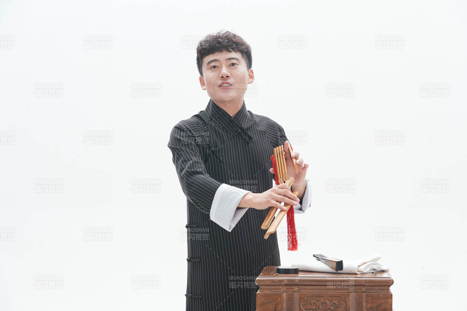 中国传统曲艺竹板书表演艺术形象