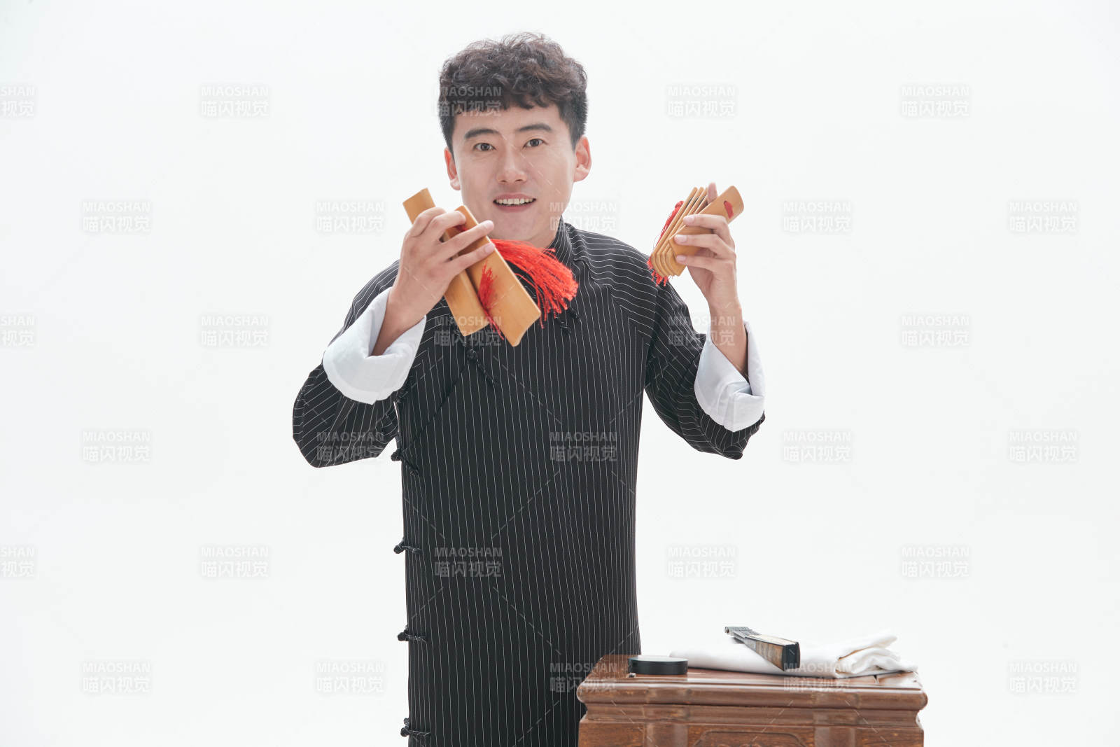 中國傳統曲藝竹板書表演藝術形象