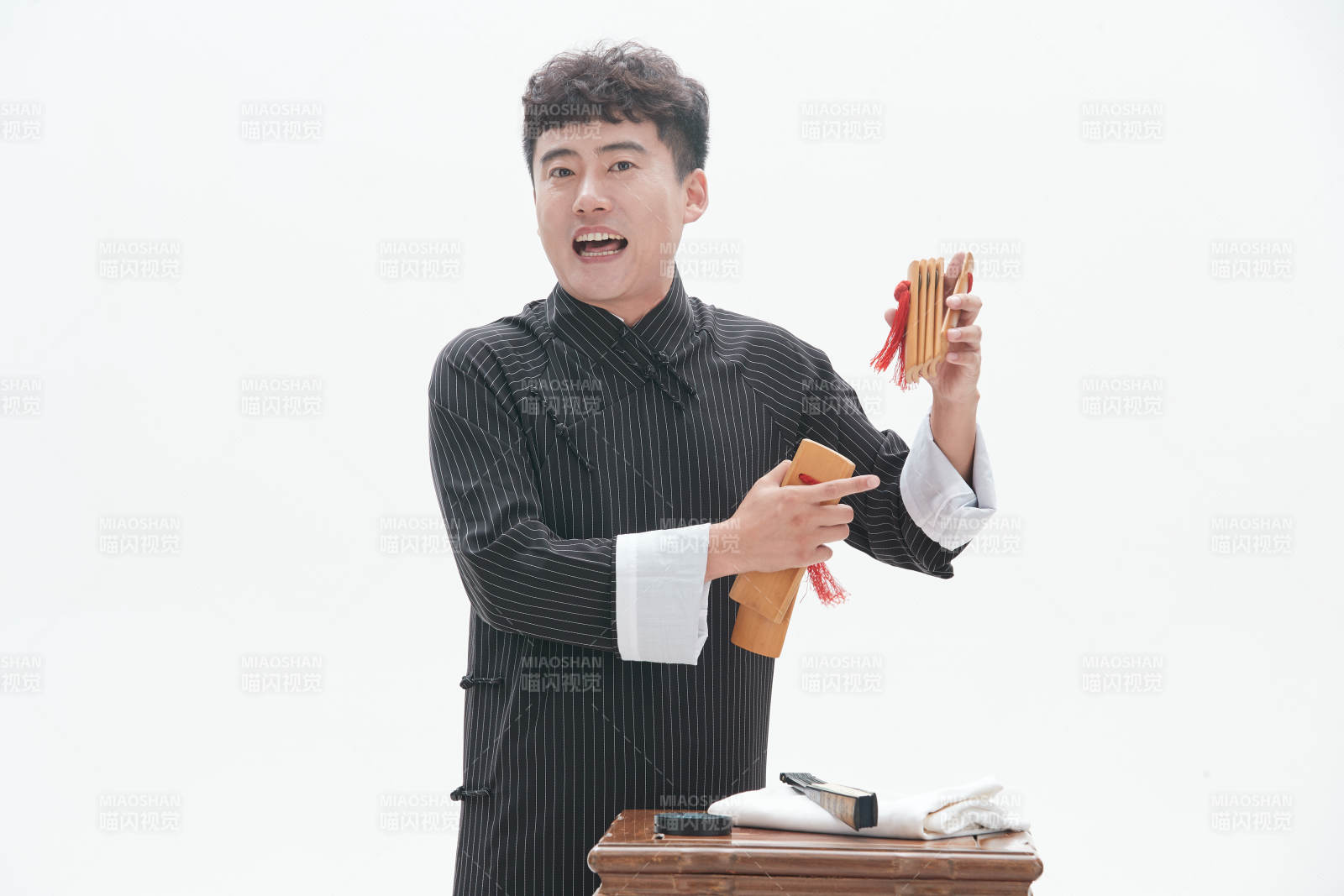 中国传统曲艺竹板书表演艺术形象