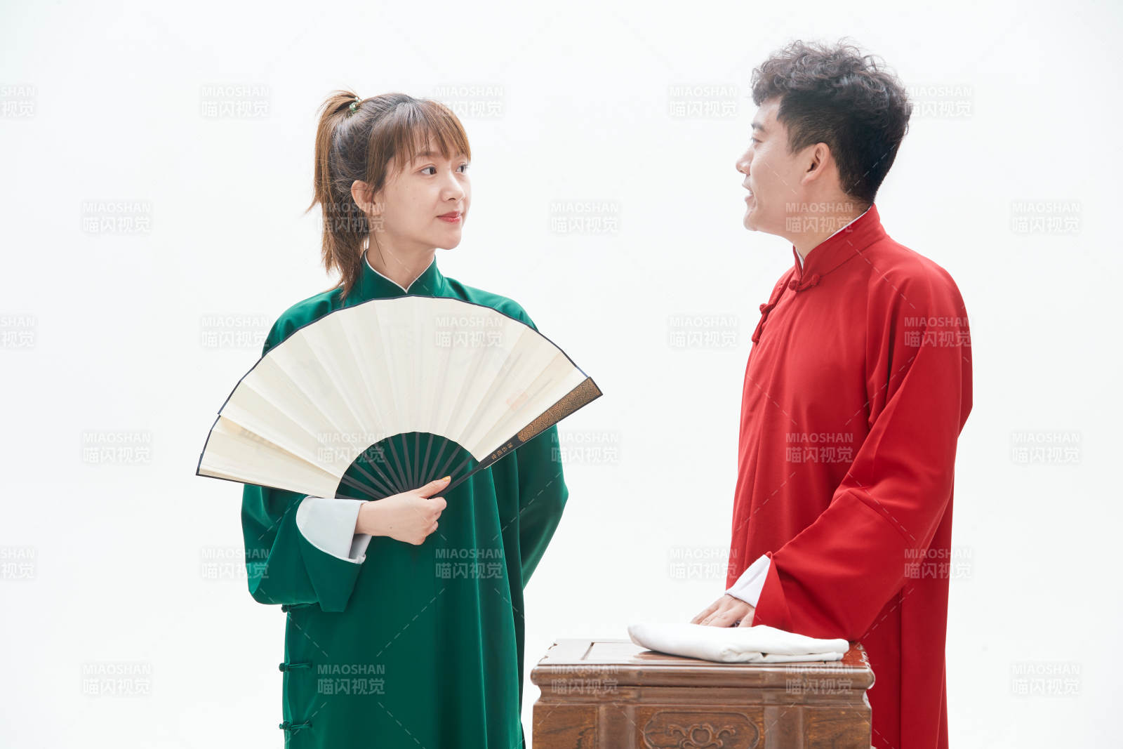 中國(guó)傳統(tǒng)曲藝對(duì)口相聲表演藝術(shù)形象