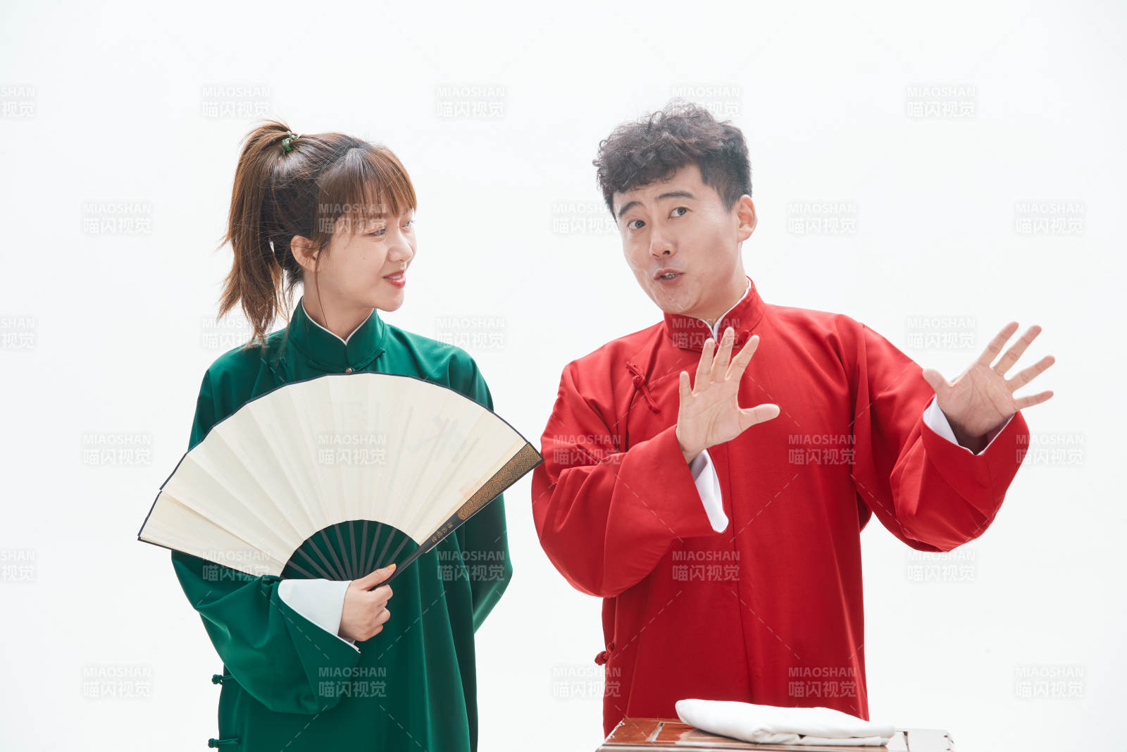 中国传统曲艺对口相声表演艺术形象