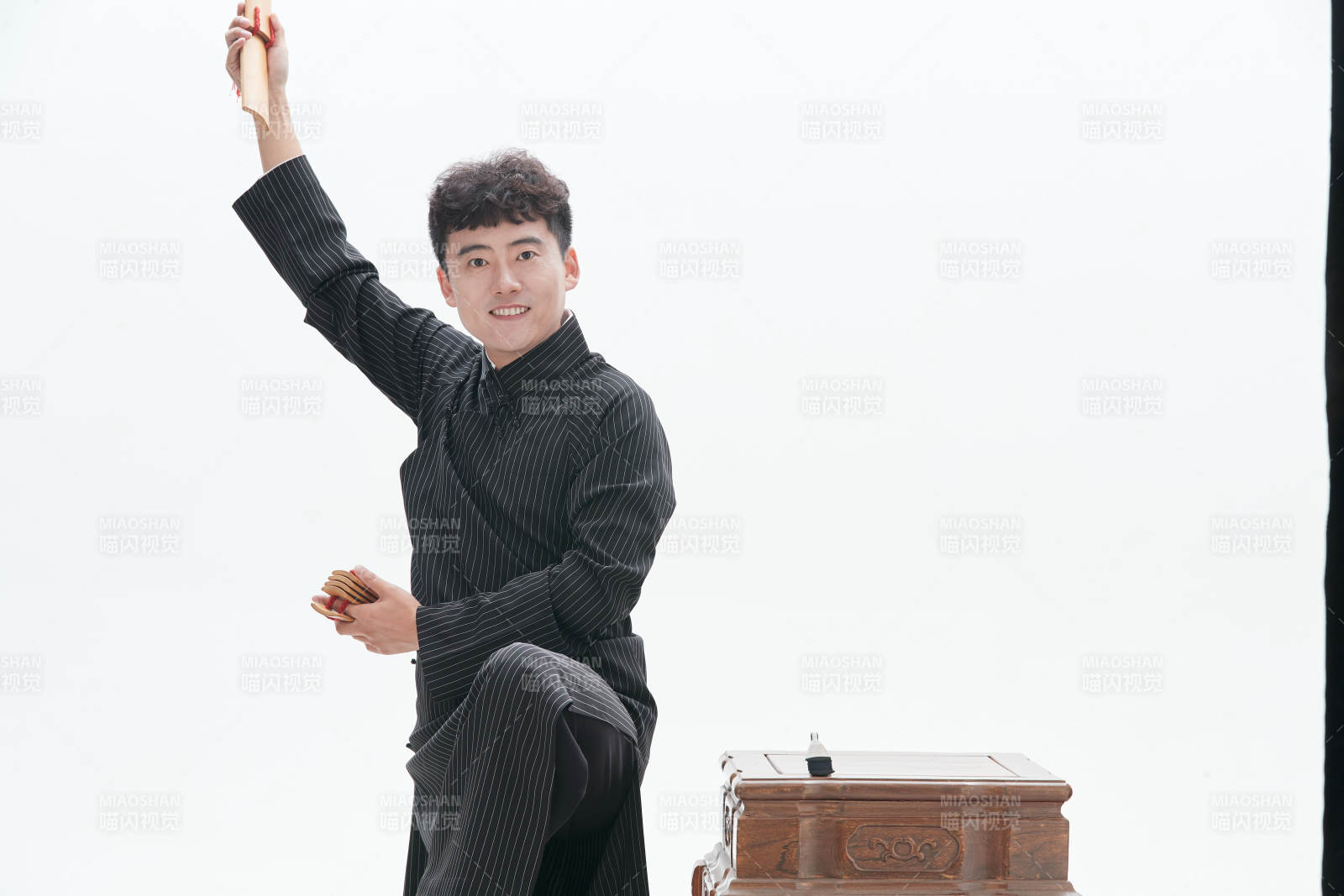 中国传统曲艺竹板书表演艺术形象