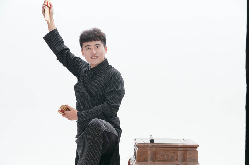 中国传统曲艺竹板书表演艺术形象