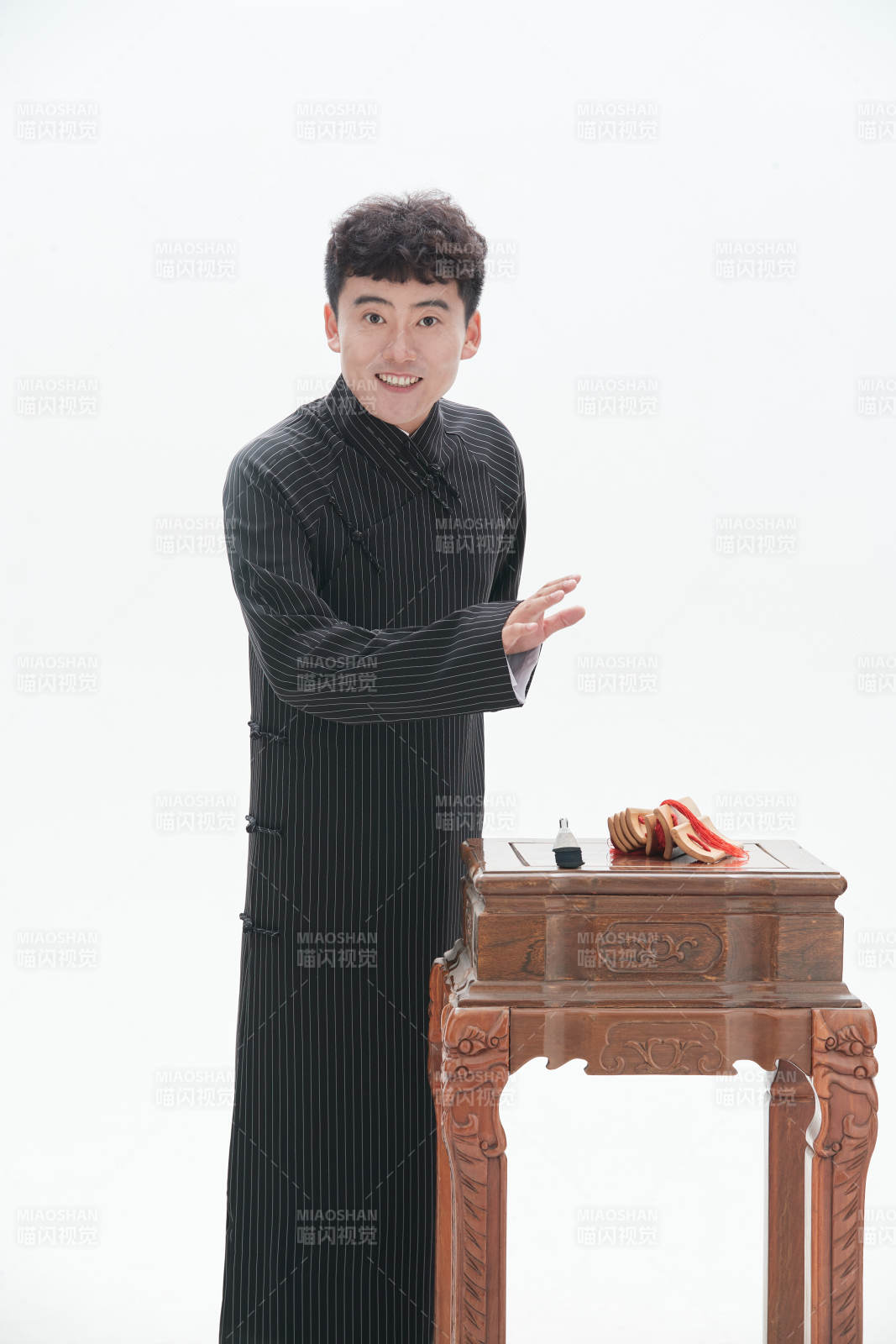 中国传统曲艺相声表演艺术形象